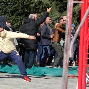 Σοβαρά επεισόδια έξω από το πρωθυπουργικό γραφείο στα Τίρανα&nbsp;Φωτογραφίες.