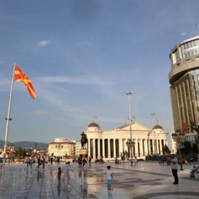 Σκόπια: Η χώρα αλλάζει και εναρμονίζεται με τη νέα ονομασία&nbsp;της