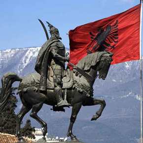 Τι εθνικότητας ήταν ο εθνικός ήρωας των Αλβανών, Γεώργιος Καστριώτης, o επονομαζόμενος&nbsp;«Σκεντέρμπεης»;
