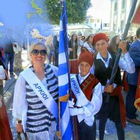 Νησί των Αρκιών: Δάκρυα στην παρέλαση της 25ης&nbsp;Μαρτίου