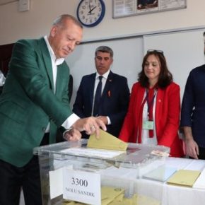 Κερδίζει ο Ερντογάν αλλά βαθαίνει το ρήγμα που θα καταπιεί την Τουρκία&nbsp;.