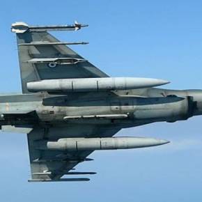 Ελληνικά F-16 σε χαμηλές διελεύσεις πάνω από τα Τίρανα (φωτό,&nbsp;)