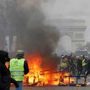 Κόλαση το Παρίσι! Σφοδρές συγκρούσεις ανάμεσα σε «κίτρινα γιλέκα» και&nbsp;αστυνομία