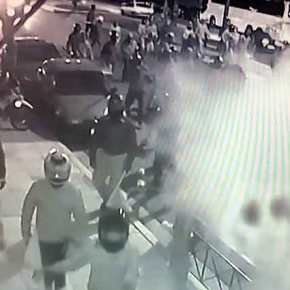 αρακράτος Σύριζα: Επίθεση 100 κρανοφόρων στην Χρυσή Αυγή – Έφυγαν τρέχοντας, δεν συνελήφθη&nbsp;κανείς!