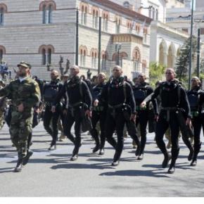 Τα “βατράχια” του Λιμενικού τραγουδούν το “Μακεδονία ξακουστή” και αποθεώνονται!&nbsp;[video]