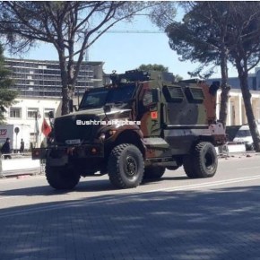 Οι Αλβανοί καμαρώνουν για την αμερικανική στρατιωτική&nbsp;δωρεά