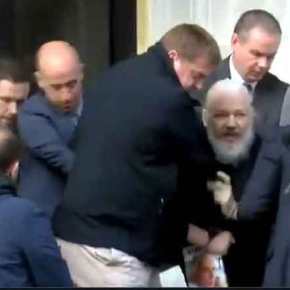 Η ΣΥΛΛΗΨΗ ΤΟΥ ΤΖΟΥΛΙΑΝ ΑΣΑΝΖ ΧΤΥΠΗΜΑ ΤΗΣ ΝΕΑΣ ΤΑΞΗΣ ΚΑΤΑ ΤΗΣ ΕΛΕΥΘΕΡΙΑΣ ΤΩΝ&nbsp;ΛΑΩΝ