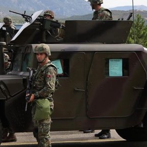 Αλβανικά ΜΜΕ: «Έρχεται πόλεμος στα Βαλκάνια» – Οι ΗΠΑ ξεφόρτωσαν πολεμικό υλικό με κατεύθυνση την… Σερβία&nbsp;(βίντεο)