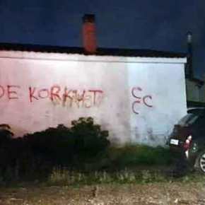 Το σύμβολο των Τούρκων εθνικιστών στους τοίχους των σπιτιών της&nbsp;Κομοτηνής