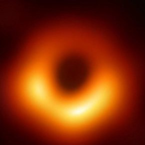 Η NASA έδωσε την πρώτη φωτογραφία μαύρης τρύπας «τέρας» στο κέντρο γιγάντιου&nbsp;γαλαξία
