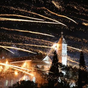 Ξέσπασε Πόλεμος στο νησί της Χίου …Το «Βρόντηξαν» πρώτοι οι Ρουκετάδες στην Ανάσταση !(φωτό&nbsp;)