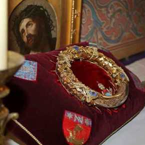 Παναγία των Παρισίων: Ο ιερέας που ρίσκαρε τη ζωή του και έσωσε το Ακάνθινο&nbsp;Στεφάνι