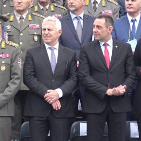 ΥΠΕΘΑ: Στη Σερβία ο Αποστολάκης για τη μέρα της νίκης –&nbsp;ΦΩΤΟ