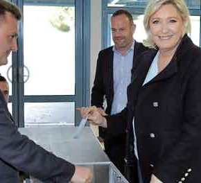 Θρίαμβος της Λεπέν στη Γαλλία: Πρώτη με 3 έως 5 μονάδες διαφορά από τον&nbsp;Μακρόν