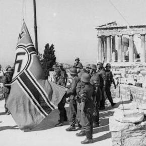 Σαν σήμερα το 1941 Γλέζος και Σάντας κατεβάζουν την γερμανική σημαία από την&nbsp;Ακρόπολη