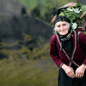 «H μητρική μας γλώσσα δεν ήταν τουρκική. Τα Ποντιακά είχαμε ως μητρική. Ρωμαίικα την ονομάζαμε&nbsp;εμείς»