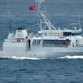 Τουρκικό Πολεμικό Σκάφος TCG Ayvalık (M-267) στα Στενά της Καρύστου (φωτό-Ντοκουμέντο)