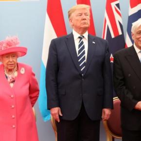 Εορτασμός D-Day: Ο Παυλόπουλος δίπλα στον Τραμπ, την Ελισάβετ & τη&nbsp;Μελάνια