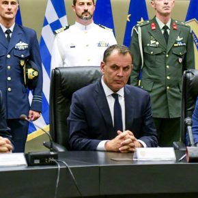 ΥΕΘΑ: Με το «καλημέρα» έστειλε μήνυμα για την αποτρεπτική ισχύ των ΕΔ&nbsp;[pics]