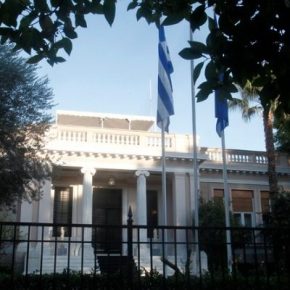 Β.Κικίλιας: «Τέλος οι δωρεάν ιατροφαρμακευτικές υπηρεσίες σε αλλοδαπούς – Θα πληρώνουν&nbsp;κανονικά»