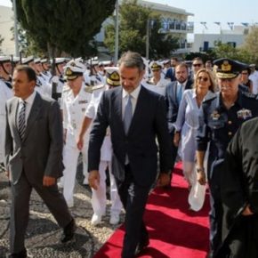 Στην Τήνο ο πρωθυπουργός συνοδεία ΥΕΘΑ και Α/ΓΕΕΘΑ για τον εορτασμό της Παναγίας&nbsp;[vid]