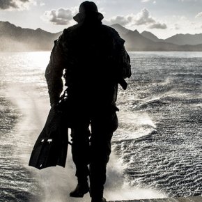 Άσκηση των Ελλήνων βατραχανθρώπων με ΗΠΑ, Γαλλία και Ισραήλ για κατάληψη εξέδρας πετρελαίου από&nbsp;τρομοκράτες