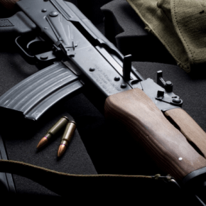 EKTAKTO – Ελληνορωσικός «σεισμός» στο ΝΑΤΟ: Συμπαραγωγή Καλάσνικοφ πρότεινε η Μόσχα στην&nbsp;Αθήνα