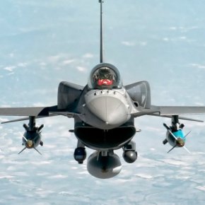 Η Τουρκία βομβαρδίζει κουρδικούς στόχους στην Συρία ανατολικά του Ευφράτη με μαχητικά &&nbsp;πυροβολικό