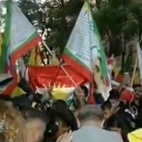 Αθήνα: Πορεία διαμαρτυρίας Κούρδων, έκαψαν και την τουρκική&nbsp;σημαία