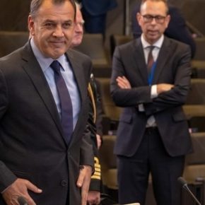 Την αύξηση της ναυτικής δραστηριότητας του ΝΑΤΟ στο Αιγαίο, για την αντιμετώπιση των προσφυγικών ροών, ζήτησε ο&nbsp;ΥΕΘΑ