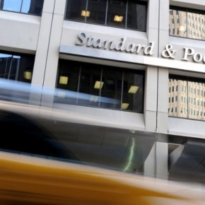 Αναβάθμιση της ελληνικής οικονομίας από τον Standard & Poor’s σε ΒΒ- από Β+&nbsp;.