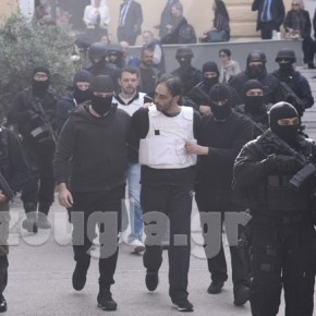 Προφυλακιστέοι οι συλληφθέντες για την «Επαναστατική Αυτοάμυνα» – Επεισόδια στα&nbsp;δικαστήρια