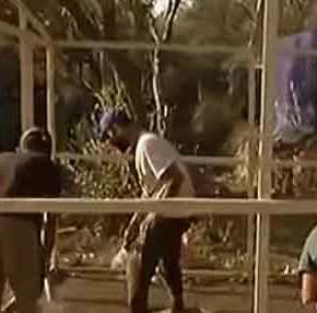 Η Σάμος αλλάζει: Αφγανοί, Σύροι και Αφρικανοί χτίζουν τις δικές τους πόλεις&nbsp;(βίντεο)