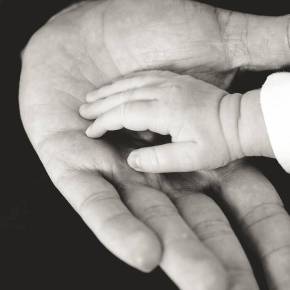 Υπογεννητικότητα: Η μεγαλύτερη απειλή για την Ελλάδα – Κλείνουν σχολεία λόγω έλλειψης&nbsp;παιδιών