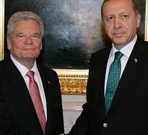 Πρόεδρος Γερμανίας: «Πρέπει να βοηθήσουμε την Τουρκία – Είμαστε σε δύσκολη θέση και την&nbsp;χρειαζόμαστε»!