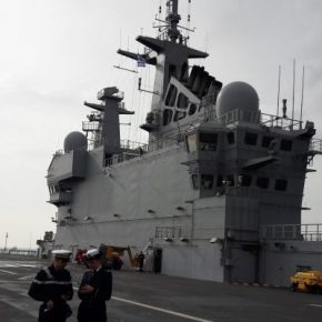 Ελλάς – Γαλλία… ΣΥΜΜΑΧΙΑ: Το ελικοπτεροφόρο Dixmude στο λιμάνι “κουβαλώντας”&nbsp;μηνύματα…