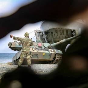 Διπλωματική πηγή: Η Ελλάδα έτοιμη να συμμετάσχει σε αποστολή επιτήρησης του εμπάργκο όπλων στη&nbsp;Λιβύη