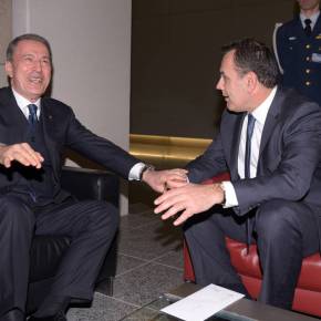 Τετ α τετ Παναγιωτόπουλου-Ακάρ στις Βρυξέλλες: Το «μήνυμα» της Αθήνας στην&nbsp;Άγκυρα