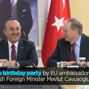 Ο Τσαβούσογλου απειλεί Ελλάδα-Κύπρο & οι Ευρωπαίοι πρεσβευτές του τραγουδούν το »Happy&nbsp;Birthday»!