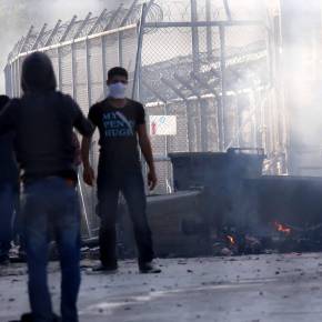 Μεταναστευτικό: Εκρηκτική η κατάσταση στη Μυτιλήνη – Νέα διαδήλωση στο&nbsp;λιμάνι