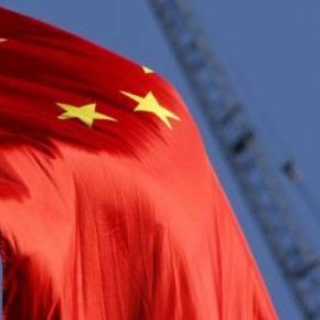 Ιταλική οργή: Κατεβάζουν τις σημαίες της ΕΕ και ανεβάζουν τις σημαίες της Κίνας και της&nbsp;Ρωσίας!