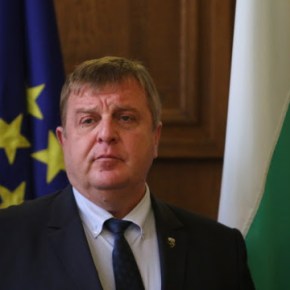 Βούλγαρος ΥΠΑΜ για μετανάστες: Εάν χρειαστεί οι στρατιώτες θα χρησιμοποιήσουν τα όπλα&nbsp;τους