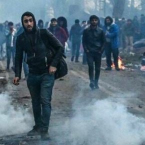 Έβρος: Νέα επίθεση αλλοδαπών στα σύνορα – Πετούν πέτρες και ξύλα – Έσπασαν αυτοκίνητα του Στρατού και της&nbsp;ΕΛΑΣ