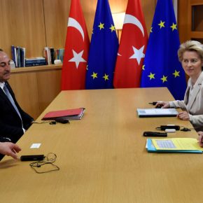 Ο Ερντογάν αποχώρησε κακήν κακώς από τις Βρυξέλλες αποφεύγοντας τις&nbsp;δηλώσεις