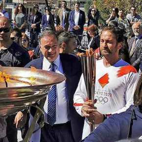 Λαμπαδηδρομία: Φώναξε “This is Sparta” ο Μπάτλερ στη Σπάρτη&nbsp;(videos)
