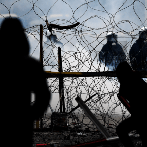 ΣΥΝΑΓΕΡΜΟΣ ΣΤΟΝ ΕΒΡΟ! Λ@ΘΡΟΤΟΥΡΚΟΙ ΚΑΤΑΦΕΡΑΝ ΝΑ ΜΠΟΥΚΑΡΟΥΝ – ΤΙ ΠΟΥΣΤΙ@ ΕΚΑΝΑΝ ΓΙΑ ΝΑ ΠΕΡΑΣΟΥΝ ΤΟΝ ΦΡΑΧΤΗ! ΧΗΜΙΚΑ, ΠΕΤΡΕΣ ΚΑΙ ΑΥΤΟΣΧΕΔΙΑ…&nbsp;(ΒΙΝΤΕΟ)