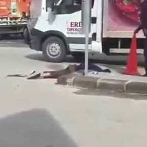 ΤΟΥΡΚΟΙ ΣΩΡΙΆΖΟΝΤΑΙ ΝΕΚΡΟΙ…!!! Γέμισαν οι δρόμοι με πτώματα..,.!!! Συγκλονιστικά&nbsp;ΒΙΝΤΕΟ