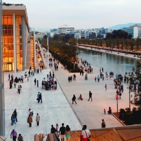 ΤΕΤΟΙΑ ΣΥΜΠΤΩΣΗ; ΕΤΟΣ 2015: ΣΕ ΠΟΙΟΝ ΕΙΧΕ ΚΑΝΕΙ ΔΩΡΕΑ ΤΟ ΙΔΡΥΜΑ ΝΙΑΡΧΟΣ ΠΟΥ ΤΩΡΑ ΠΡΟΣΦΕΡΕΙ 100 ΕΚΑΤΟΜΜΥΡΙΑ ΔΟΛΑΡΙΑ ΚΑΤΑ ΤΟΥ&nbsp;ΚΟΡΩΝΟΪΟΥ;