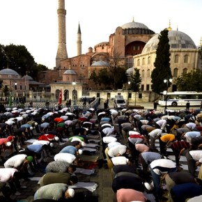 Στρώνουν χαλιά στην Αγία&nbsp;Σοφία