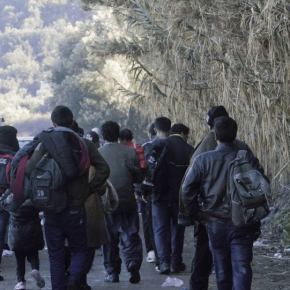 Ομάδες αλλοδαπών εισβάλλουν καθημερινά από τον Έβρο&nbsp;(βίντεο-φώτο)